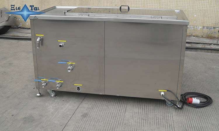 用什么來清洗發(fā)動機零件的積碳？